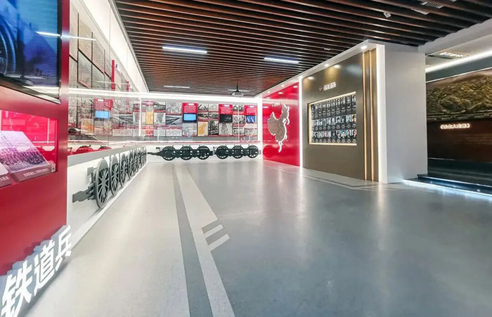 中铁十二局展陈馆:时光隧道中的筑路传奇(图5) 1 (5).jpg