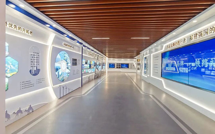 中铁十二局展陈馆:时光隧道中的筑路传奇(图6) 1 (6).jpg